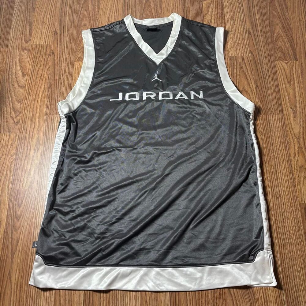 Jordan Men's Grey and Black Vest
